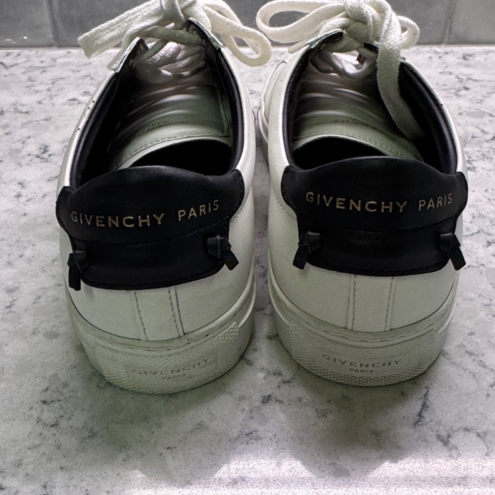 Givenchy Women’s Perforated Urban Street CLassic Calf Leather White SZ 7 🔥🔥🔥 - Picture 4 of 12